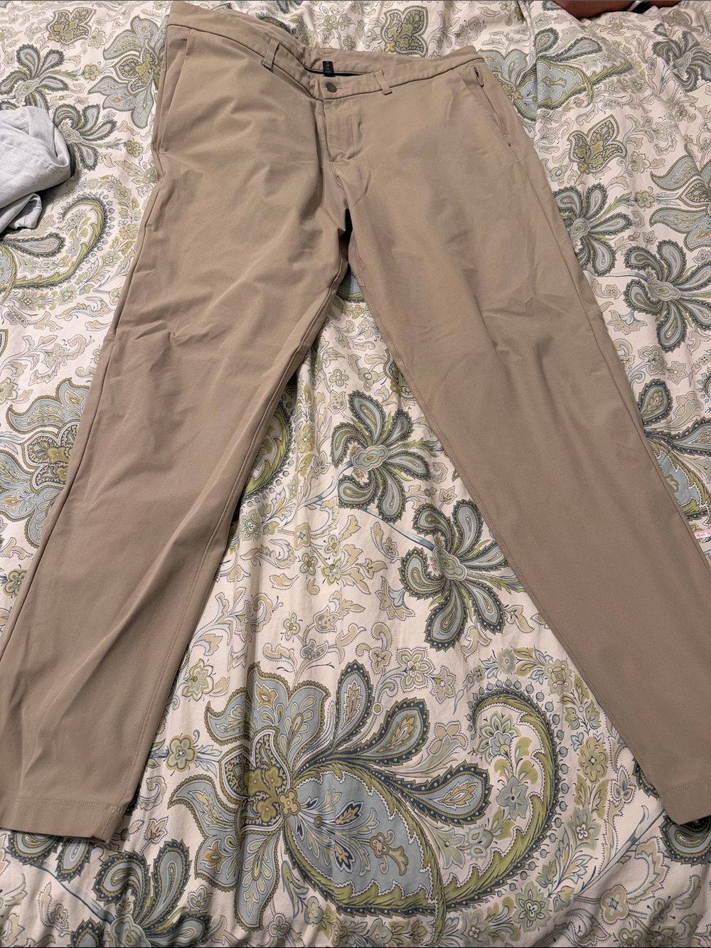 lululemon athletica Men's Khaki Chino Pants - Light Tan